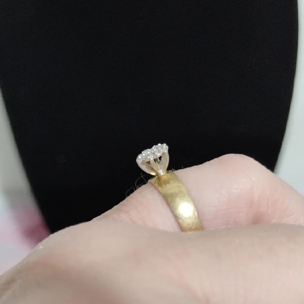 10kt Solid Gold Elegant Diamond Cluster Vintage Ring Size 5 - Picture 2 of 11